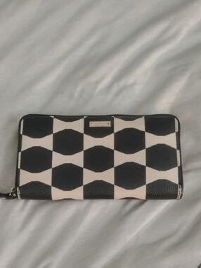 Geometric Black & Cream Zip-Around Wallet - Kate Spade ♠️